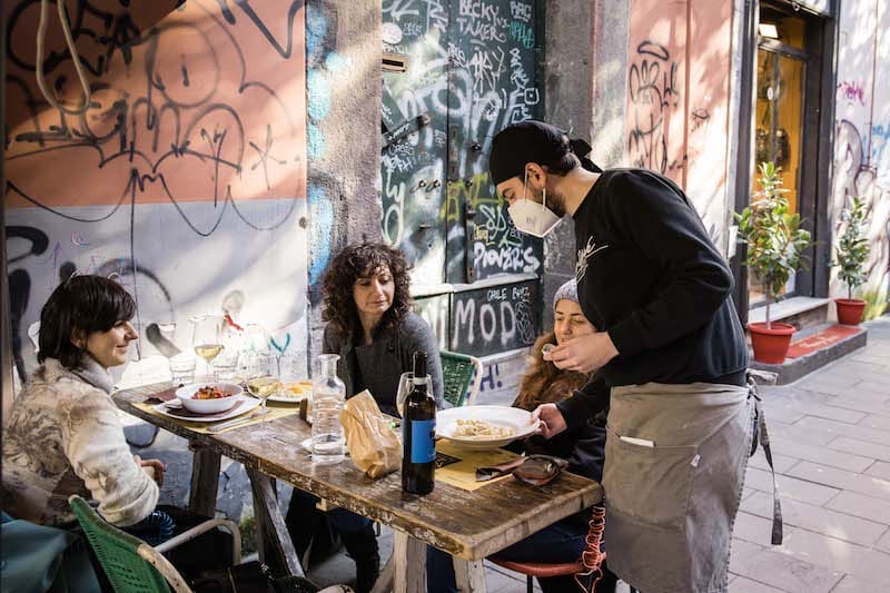 Lunch served outside at NAM 43 in Naples, photo by Gianni Cipriano and Sara Smarrazzo
