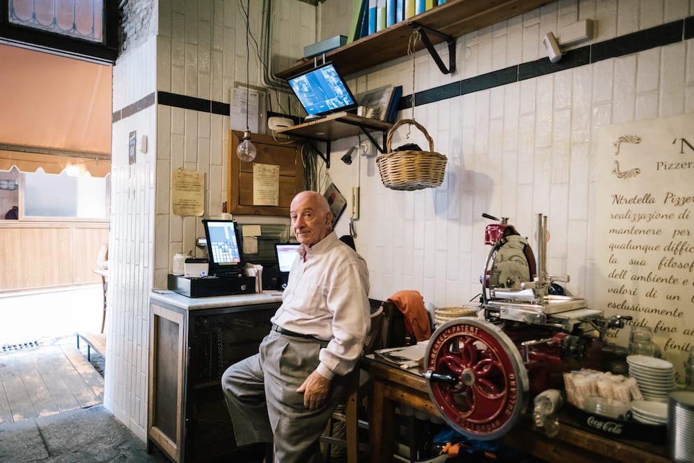 The father of Maria Rosaria Artigiano, Pizzeria ‘Ntretella’s owner, works the lunch rush, photo by Gianni Cipriano and Sara Smarrazzo