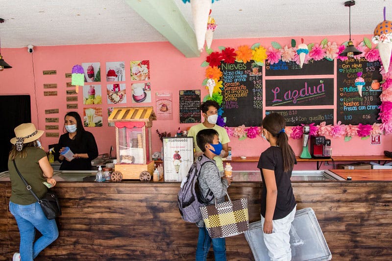 A Oaxacan summer finds customers of all ages enjoying a refreshing nieve at Lazduá, photo by Jalil Olmedo