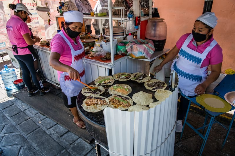Tacos de Cazuela del Carmen Alto is run by Reyna Santiago, her daughter Reyna Susana Morales and her niece Nancy Venegas, photo by Jalil Olmedo