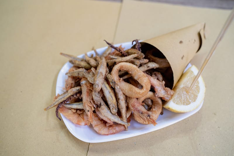 Cone of mixed fried seafood, photo by Francesco Cipriano
