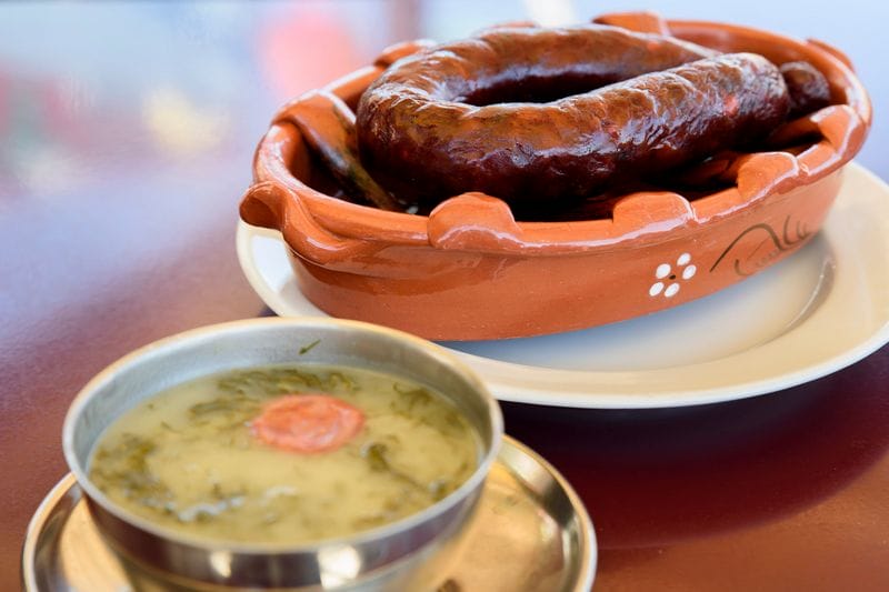 On some special days there is garlicky alheira sausage on offer at Guindalense FC, photo by Ricardo Castelo