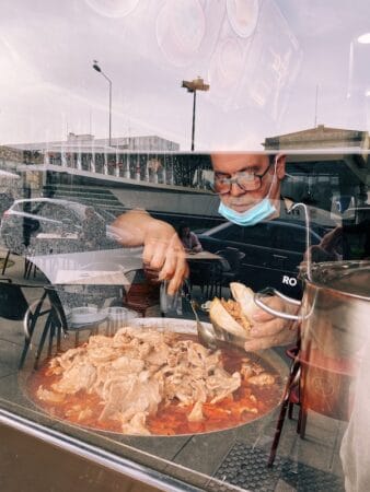 Watching a bifana be prepared through the window at O Astro, photo by Rafael Tonon