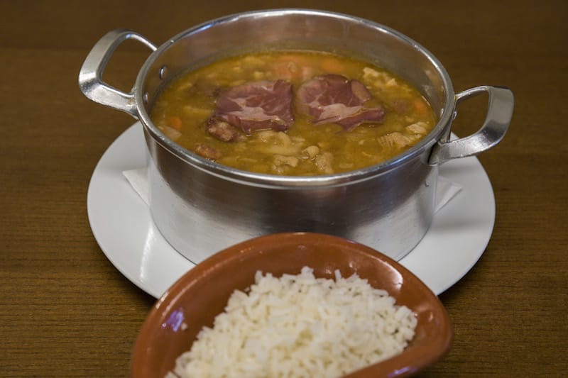 Tripas à moda do Porto (tripe stew), the specialty at Pombeiro, photo by Ricard Castelo tripas à moda do Porto