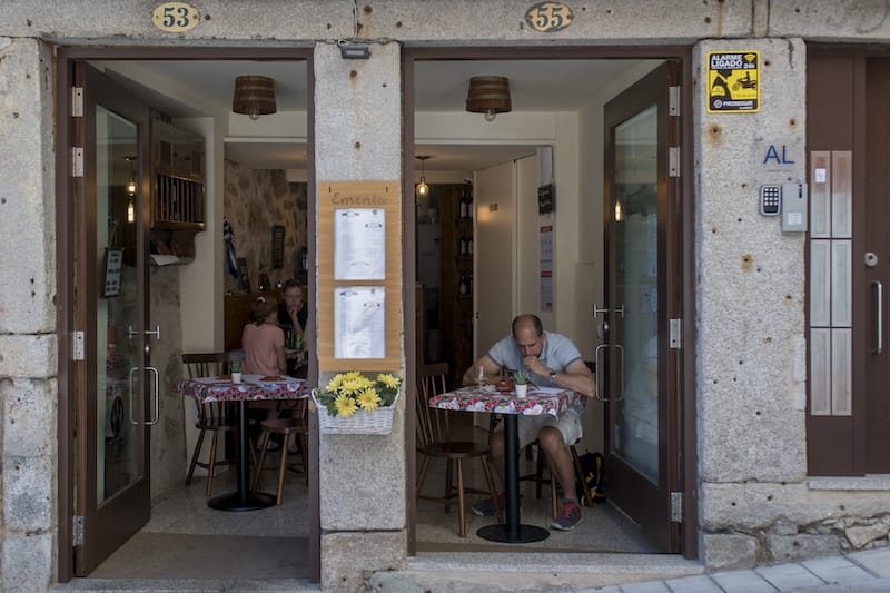 Restaurants in Porto are coming up with creative solutions to reopen, photo by Ricardo Castelo