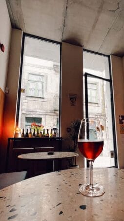 Genuíno wine bar, Porto, photo by Rafael Tonon