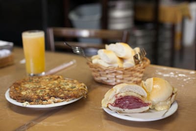 An omelet and sandwich at Casa Paladino Comestíveis, photo by Nadia Sussman