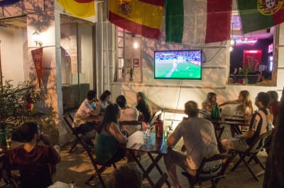 Watching the World Cup at Guilhermina Bar, photo by Vinicius Camiza