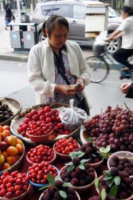 A vendor selling yangmei in Shanghai, photo by UnTour Shanghai