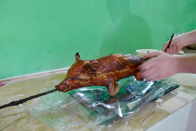 A tone-roasted piglet on a spit, photo by Clément Girardot