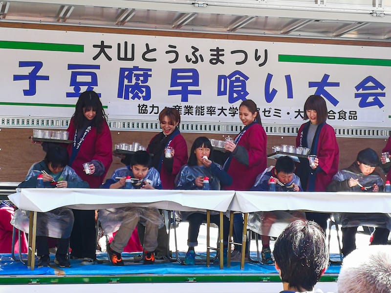 The Wanko Tofu speed eating competition, photo by Phoebe Amoroso