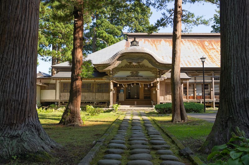 Saikan’s entrance on a sunny morning, photo by Derek Yamashita
