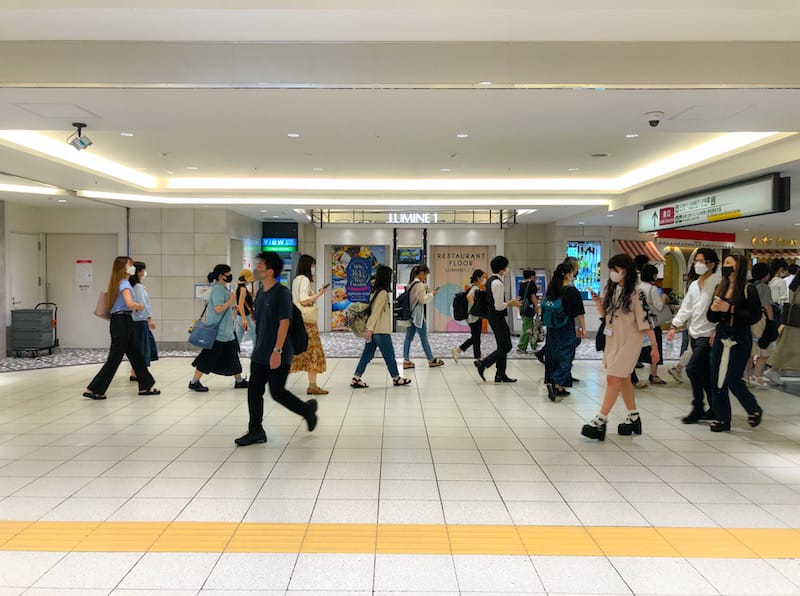 Commuters transit through Shinjuku Station, photography by Kuv Ahmad