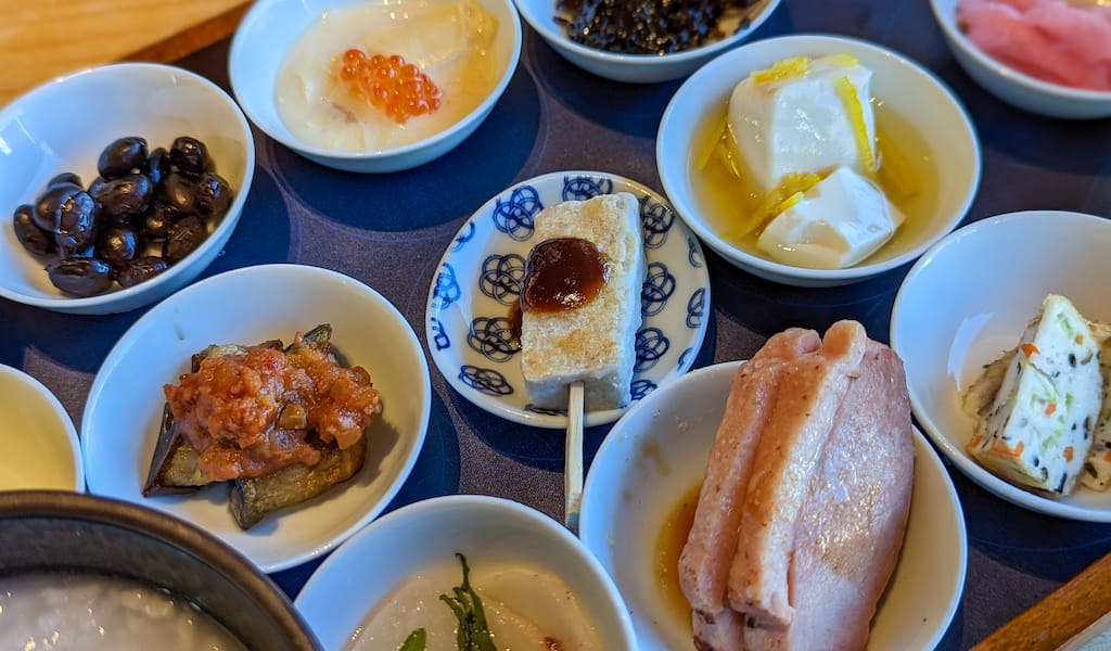https://images.culinarybackstreets.com/wp-content/uploads/cb_tokyo_tsumugi_pa_breakfast_final_top.jpg?lossy=1&ssl=1